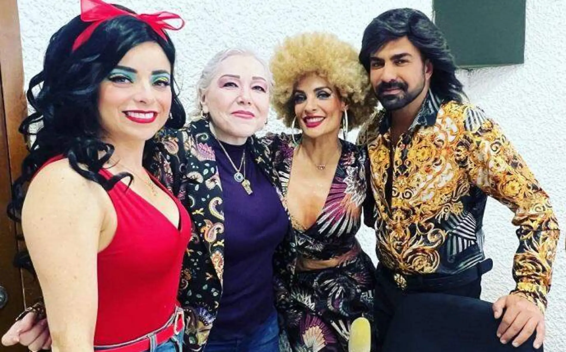 Elvira programa Agárrate al Chisme